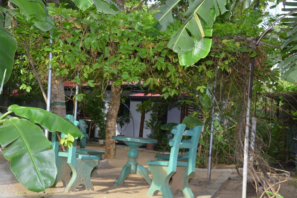 Livinginn Polonnaruwa Buitenkant foto
